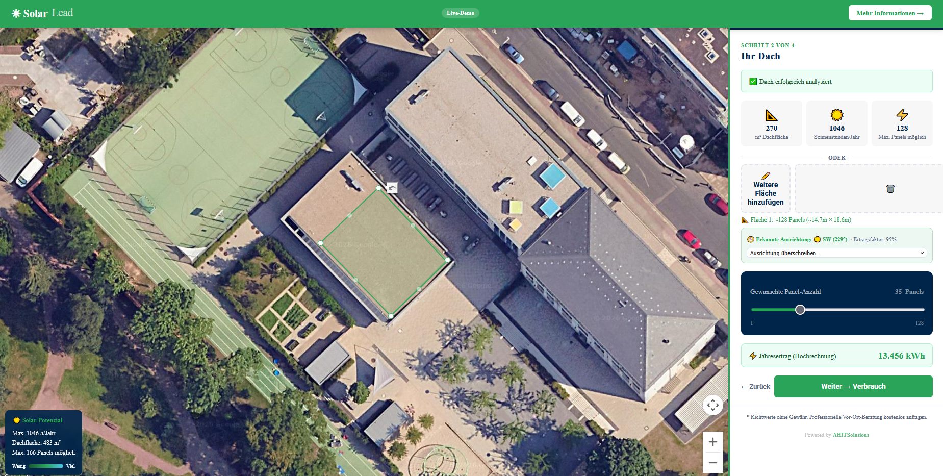 SolarLead Live-Demo: Schritt 2, Dachfläche wird eingezeichnet, mit erkannter Ausrichtung und maximaler Panel-Anzahl